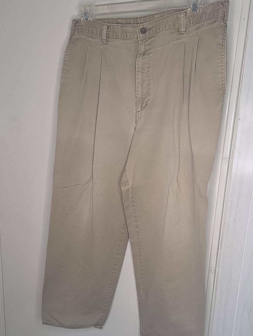 Dockers Men's Pleated Chinos in Light Khaki